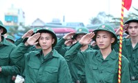 Casi 4.000 jóvenes de Thanh Hoa se unen al ejército