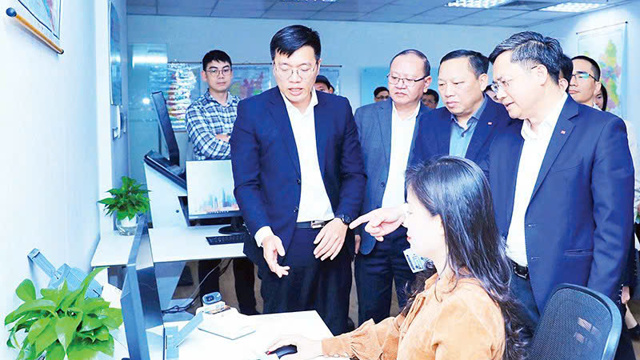 Promoción de la transformación digital en el Comité del Partido de la Ciudad de Hanoi