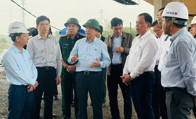 Deputy Prime Minister inspects Bien Hoa - Vung Tau expressway project