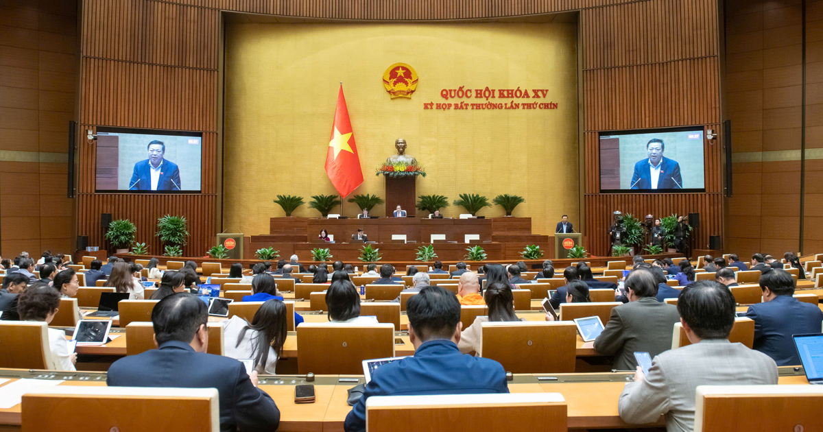 Presentar a la Asamblea Nacional la política de inversiones para el proyecto ferroviario Lao Cai - Hanoi