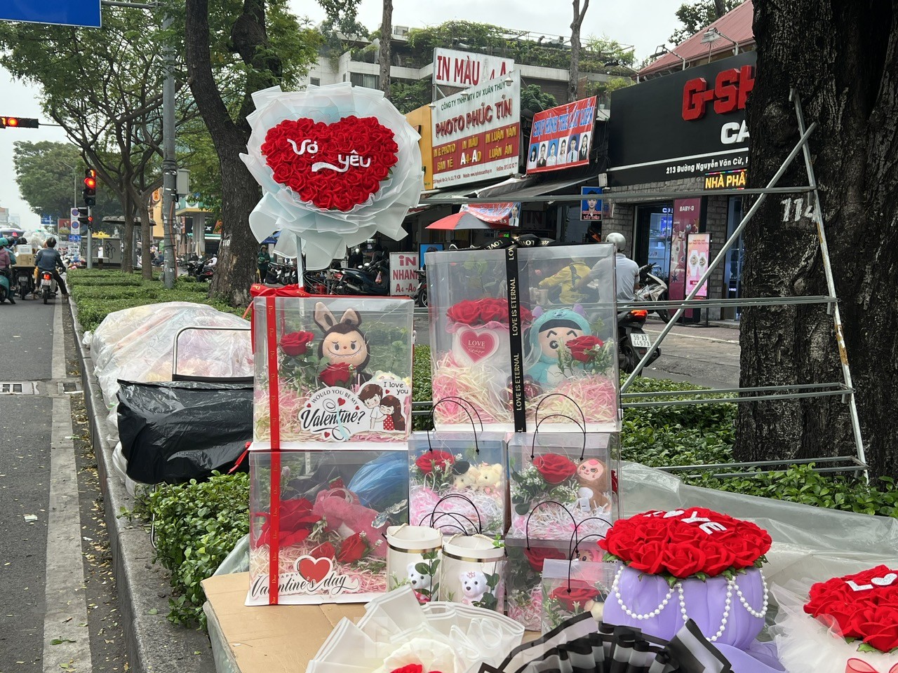 Am Valentinstag erwarten Kunden Blumen und Geschenke zu ermäßigten Preisen. Foto 5