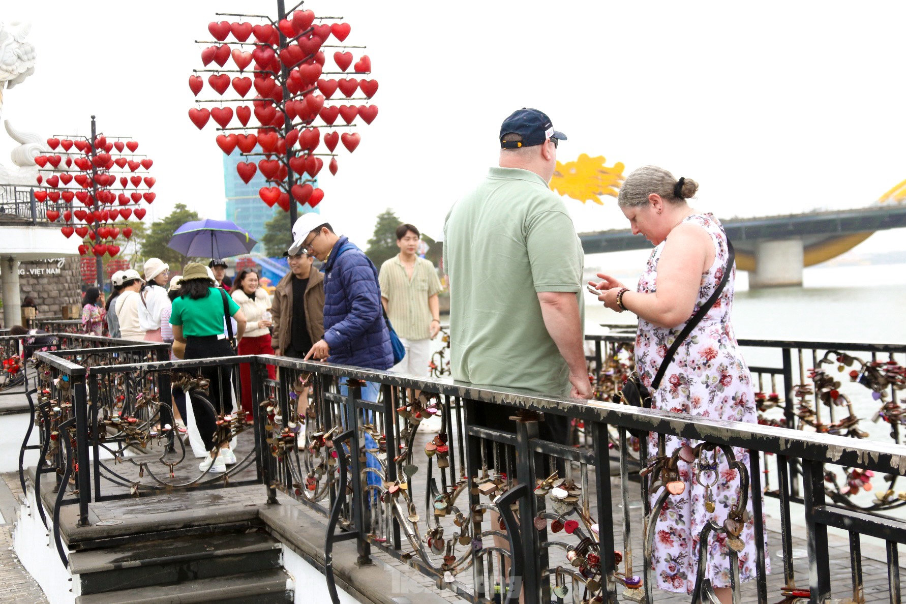 Love locks on a special bridge in Da Nang on Valentine's Day photo 2