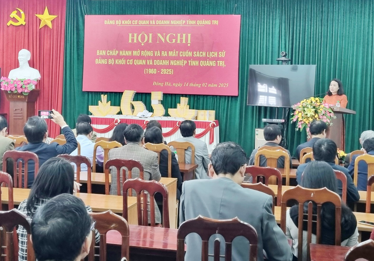 Lancement du livre « Histoire du Comité du Parti du Bloc des Agences et Entreprises de la province de Quang Tri, période 1960-2025 »