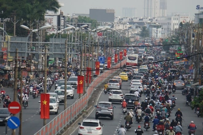 Ciudad Ho Chi Minh: Se espera que se gasten más de 21.700 billones de VND para ampliar la Carretera Nacional 13 a 60 m y 10 carriles de ancho