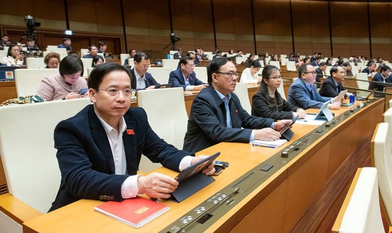 Delegierte der 9. außerordentlichen Sitzung der 15. Nationalversammlung. Foto: Quochoi.vn