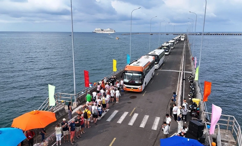 Kien Giang: la isla de las perlas de Phu Quoc da la bienvenida a un crucero de "superlujo"