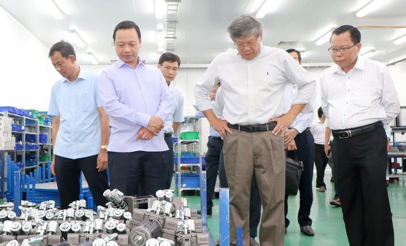 Provincial Party Secretary Tran Tien Dung surveyed at Saturn Engineering Systems Vietnam Co., Ltd.