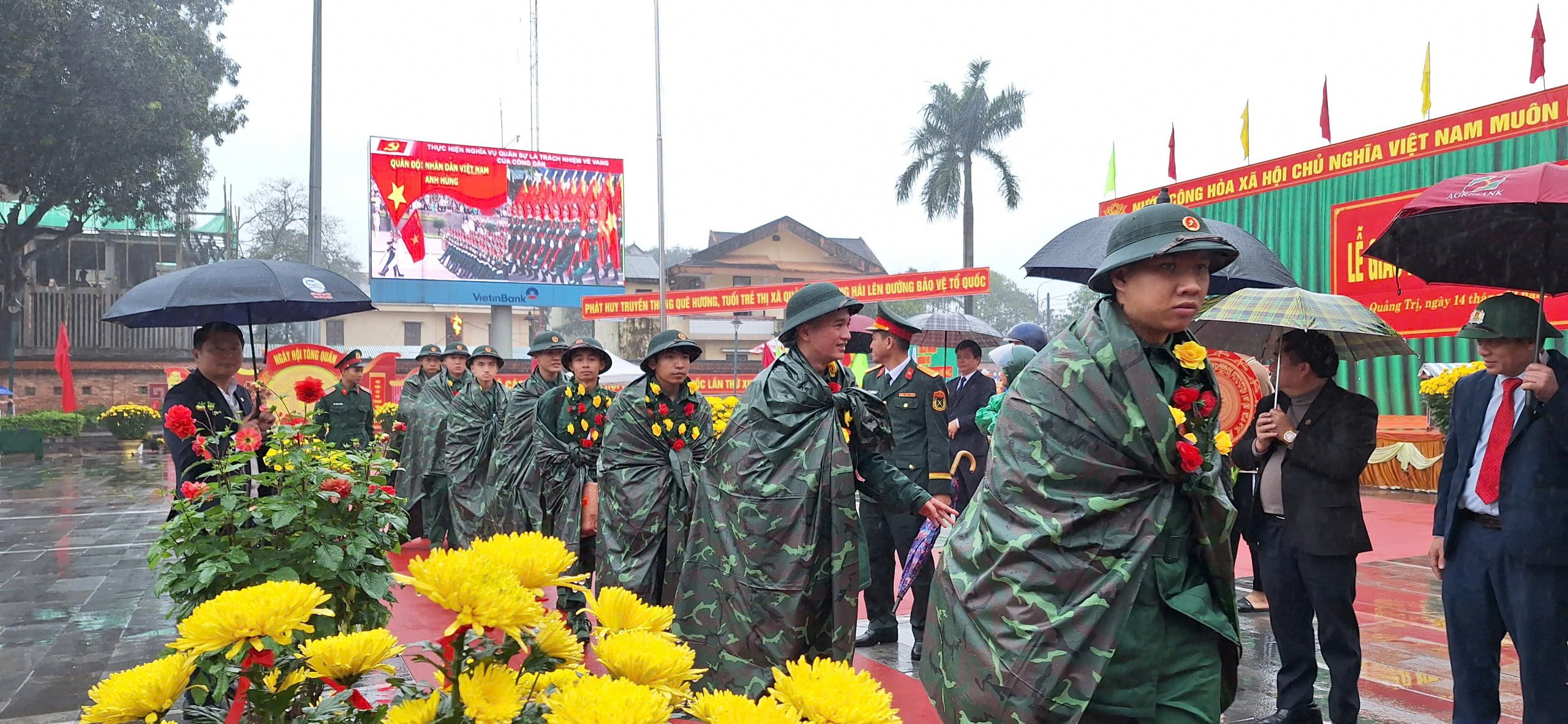 43 Bürger der Stadt Quang Tri werden zum Militärdienst abberufen