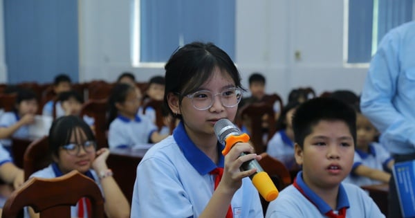 At school, students are given their own lunch menus and notebook covers.