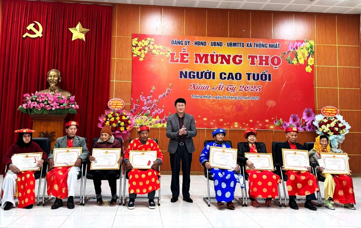 Quang Ninh Province Spring brings warmth to the elderly