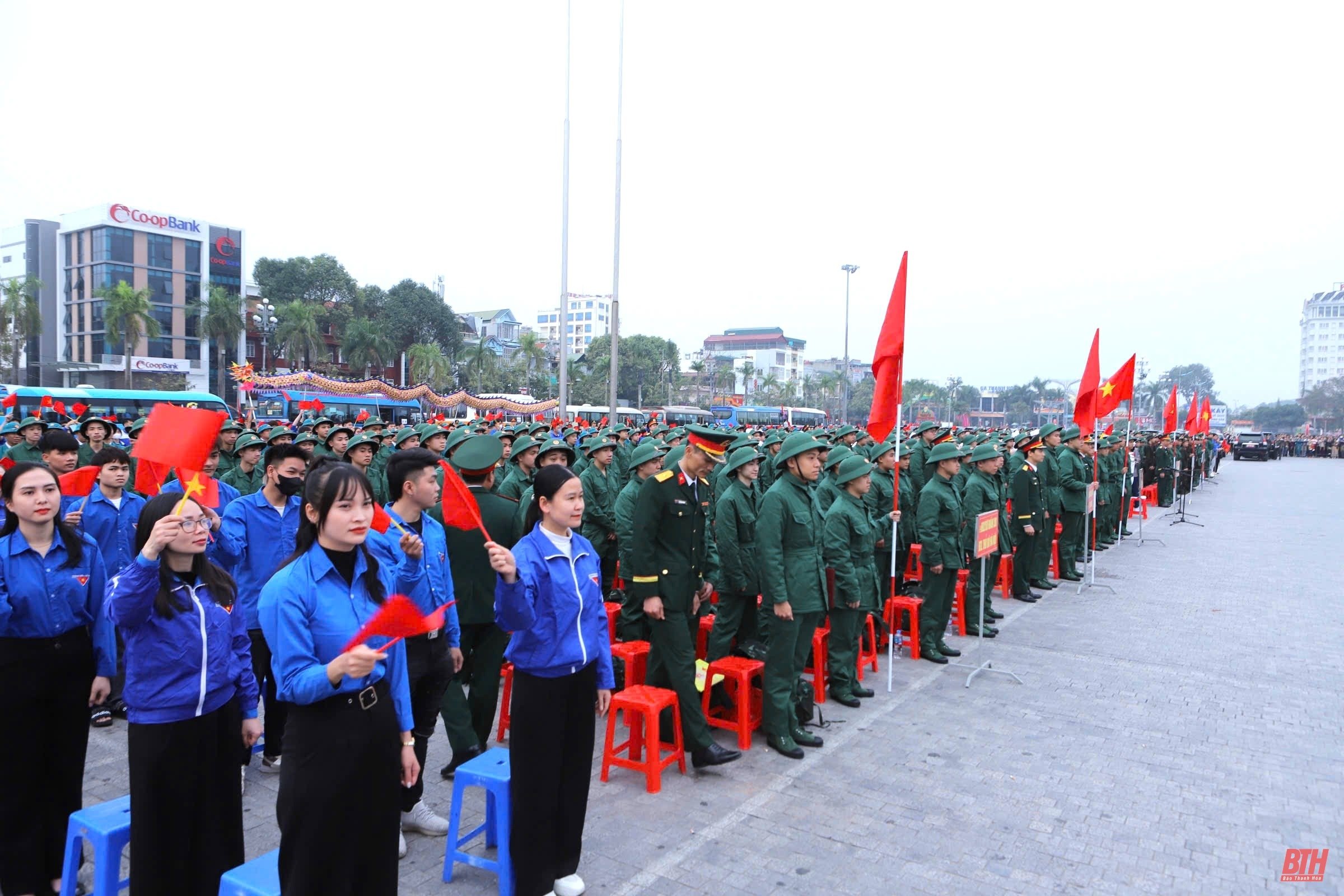 [Cập nhật] - Xúc động lễ giao nhận quân tại các địa phương