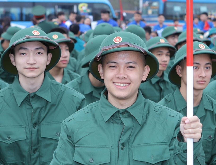 Provincial Party Secretary Nguyen Doan Anh attended the military enlistment ceremony in Thanh Hoa City.