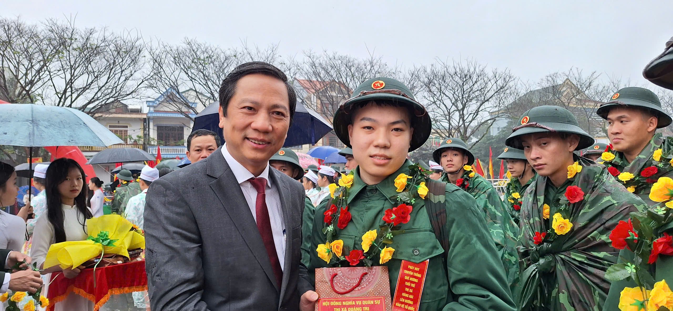 43 Bürger der Stadt Quang Tri werden zum Militärdienst abberufen