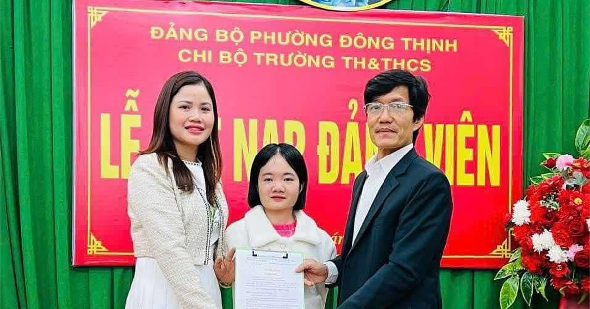 Armless teacher Le Thi Tham admitted to the Party