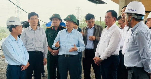 Le vice-Premier ministre inspecte le projet d'autoroute de Bien Hoa