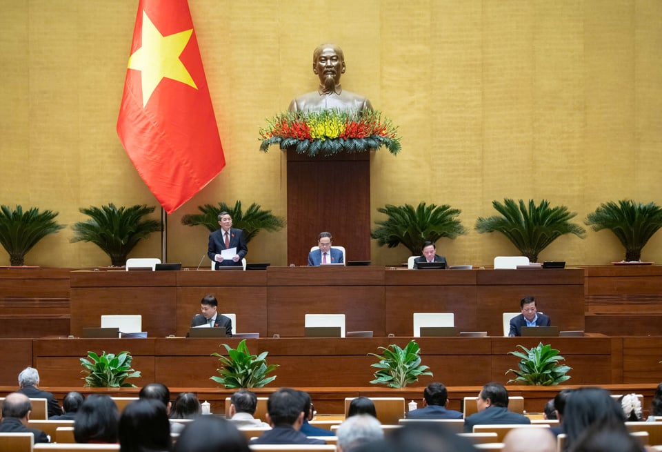 Der stellvertretende Vorsitzende der Nationalversammlung, Nguyen Duc Hai, leitete die Sitzung. Foto: Quochoi.vn