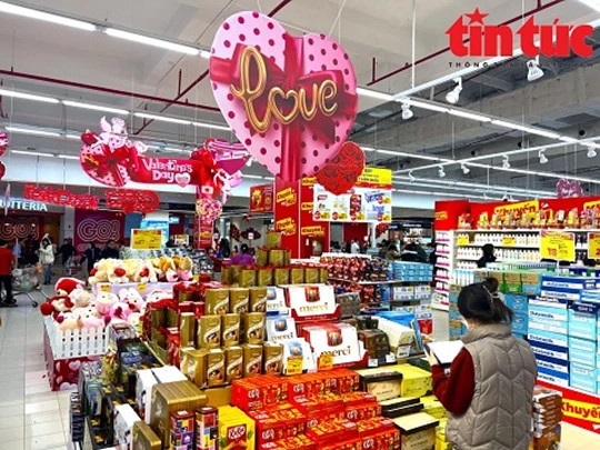 Le marché des cadeaux de la Saint-Valentin est en pleine effervescence