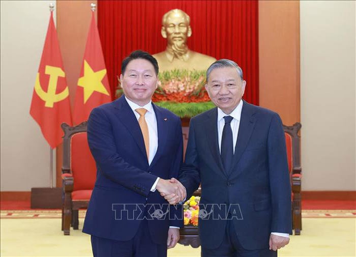 Le secrétaire général To Lam a reçu M. Chey Tae-won, président du groupe SK, Corée. Photo : Thong Nhat/VNA