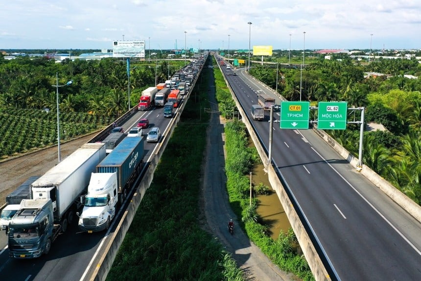 Une section de l'autoroute Ho Chi Minh Ville - Trung Luong.