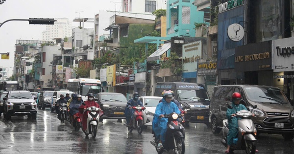 Ngày nắng gián đoạn, mưa rào vài nơi