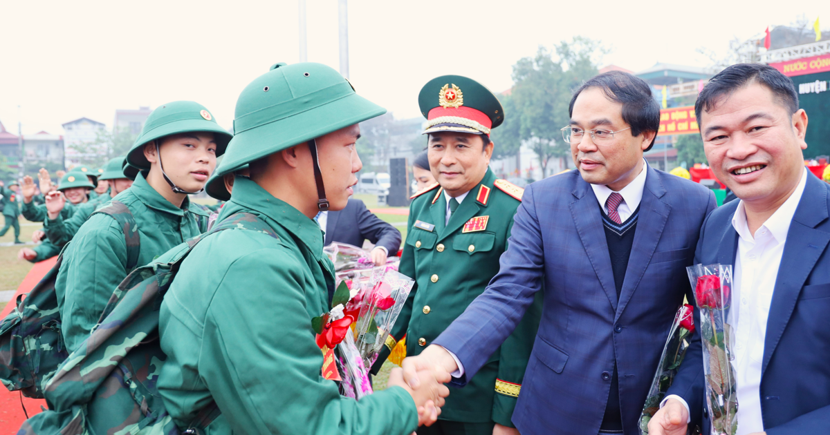 Lao Cai simultaneously organizes military enlistment ceremony 2025