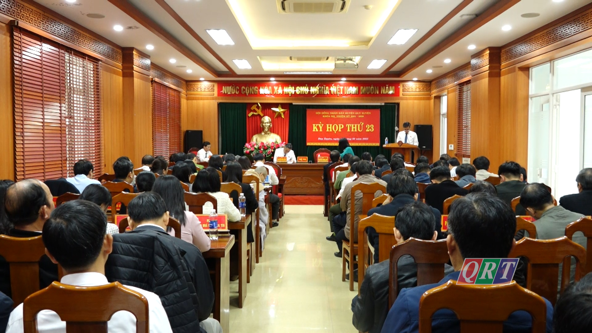 Duy Xuyen still has 13 specialized departments and public service units.