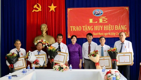 Awarding Party Badges to 11 Party members