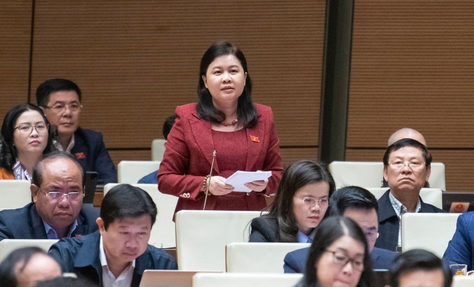 National Assembly Delegate Nguyen Phuong Thuy (National Assembly Delegation of Hanoi) debates. Photo: Quochoi.vn