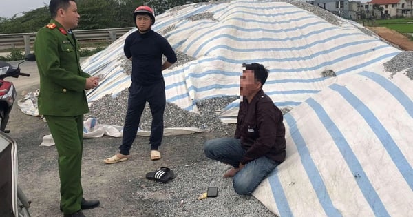 De Binh Dinh pour rendre visite à sa femme à Quang Binh, l'homme a menacé de sauter d'un pont et de se suicider.