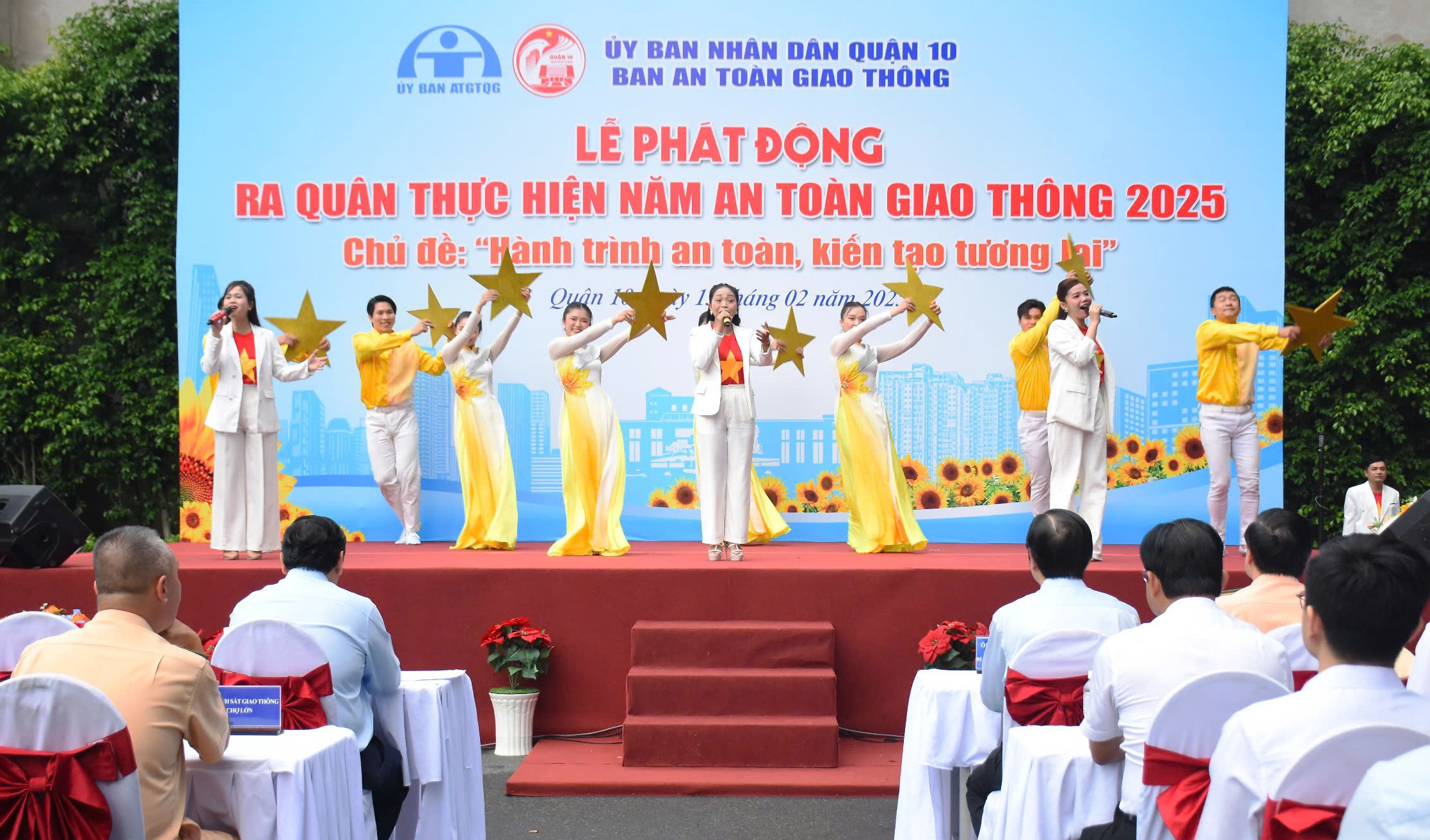 Quận 10 - TP HCM ra quân thực hiện Năm An toàn giao thông 2025- Ảnh 1.