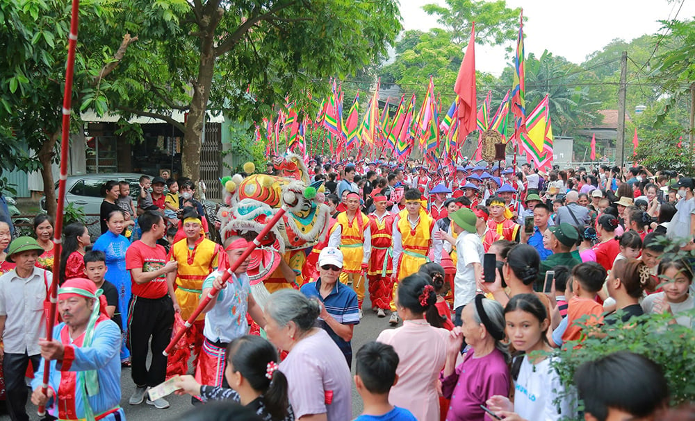 Lưu giữ truyền thống qua lễ hội làng