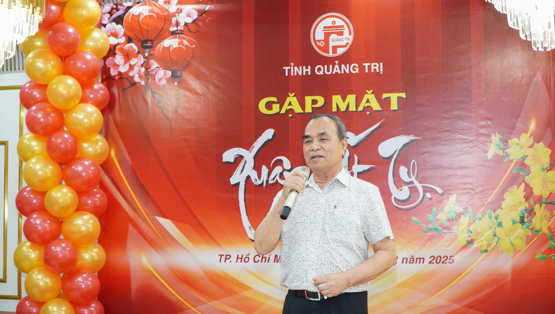 Le président par intérim du Comité populaire provincial, Ha Sy Dong, a rencontré les entreprises de Quang Tri dans la ville. Hô Chi Minh