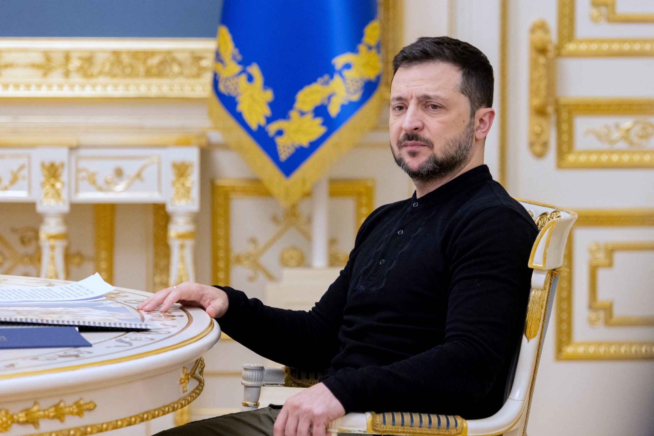 Ông Zelensky thừa nhận Ukraine 'khó tồn tại' nếu Mỹ không hỗ trợ quân sự- Ảnh 1.