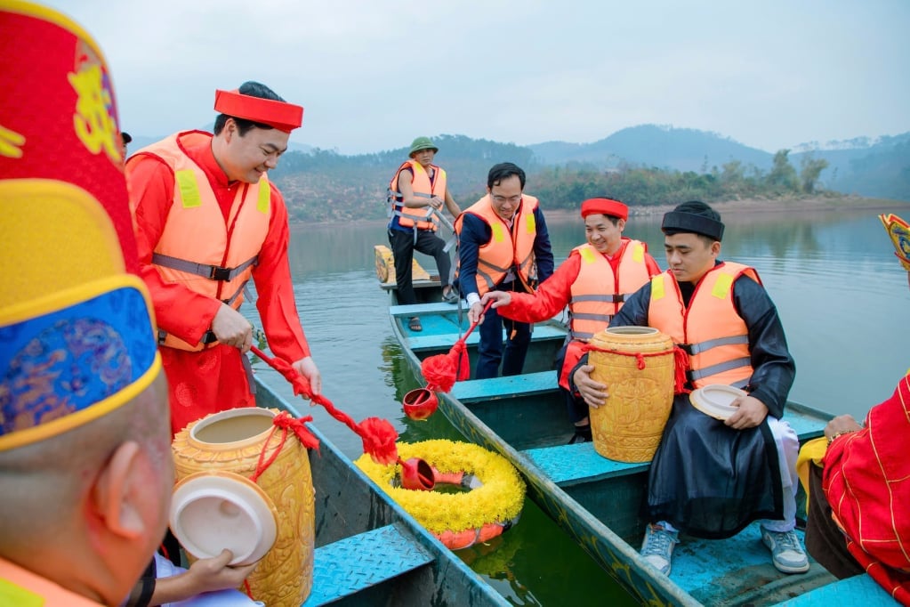 Delegates participate in the water procession ceremony.