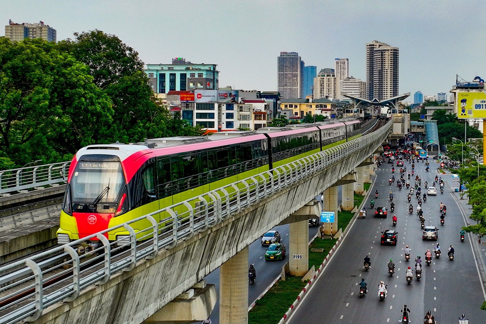 Des millions de passagers voyagent sur la station Nhon - Hanoi, le métro Cat Linh - Ha Dong, les embouteillages sont-ils réduits ?