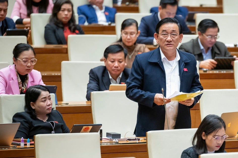 National Assembly Delegate Tran Quoc Tuan (National Assembly Delegation of Tra Vinh Province) said that while it is not possible to innovate the organization of local government in rural areas, it is necessary to strongly innovate the organization of local government in urban areas. Photo: Quochoi.vn