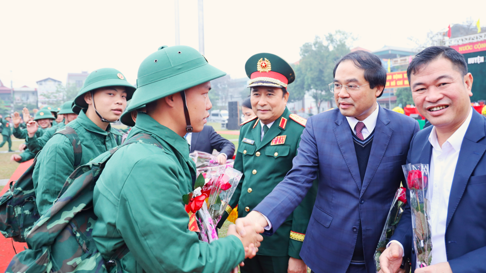 Lao Cai simultaneously organizes military enlistment ceremony 2025 - Photo 1