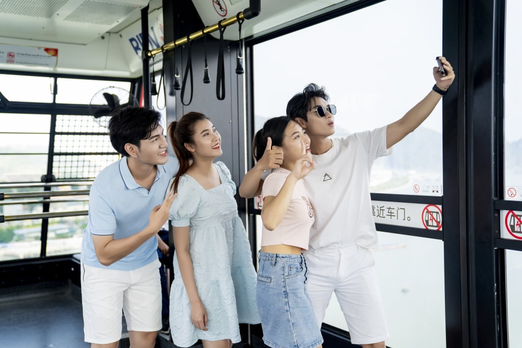 Cable car gives visitors the opportunity to admire the beauty of Heritage Bay