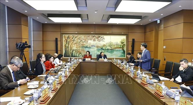 The National Assembly discussed the investment project to build the Lao Cai - Hanoi - Hai Phong railway line.