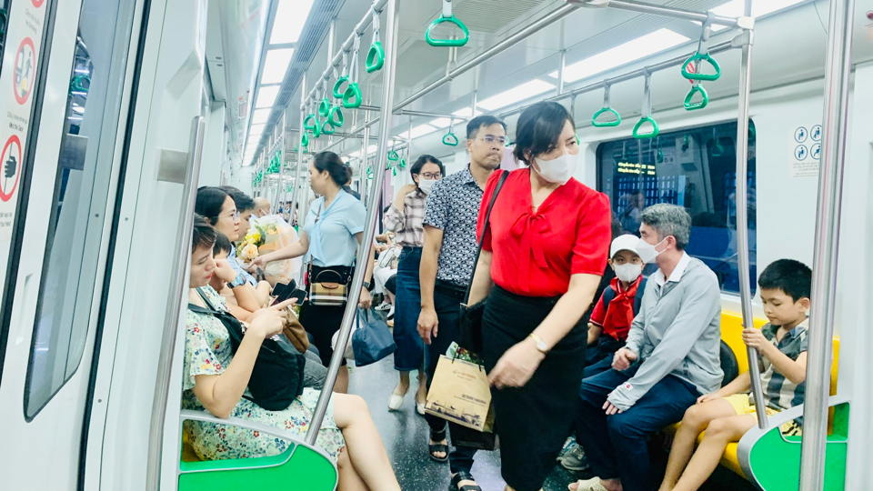 Hanoi is promoting solutions to develop public transport. Photo: Hong Thai