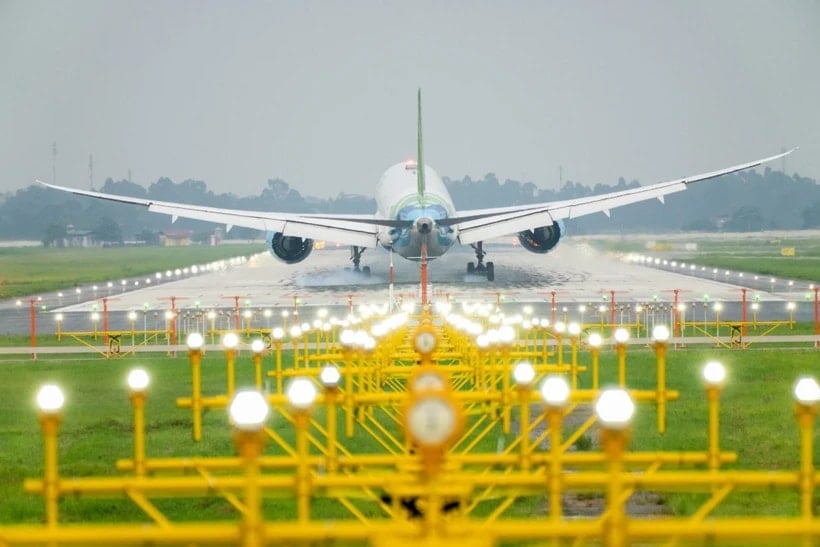 Planes take off and land at an airport in Vietnam. (Photo: PV/Vietnam+)