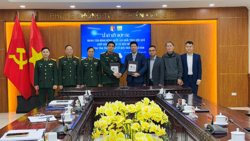 Vietnam Environmental Incident Response Center and National Action Center for overcoming the consequences of toxic chemicals and the environment signed a cooperation agreement in the field of environment and incident response.