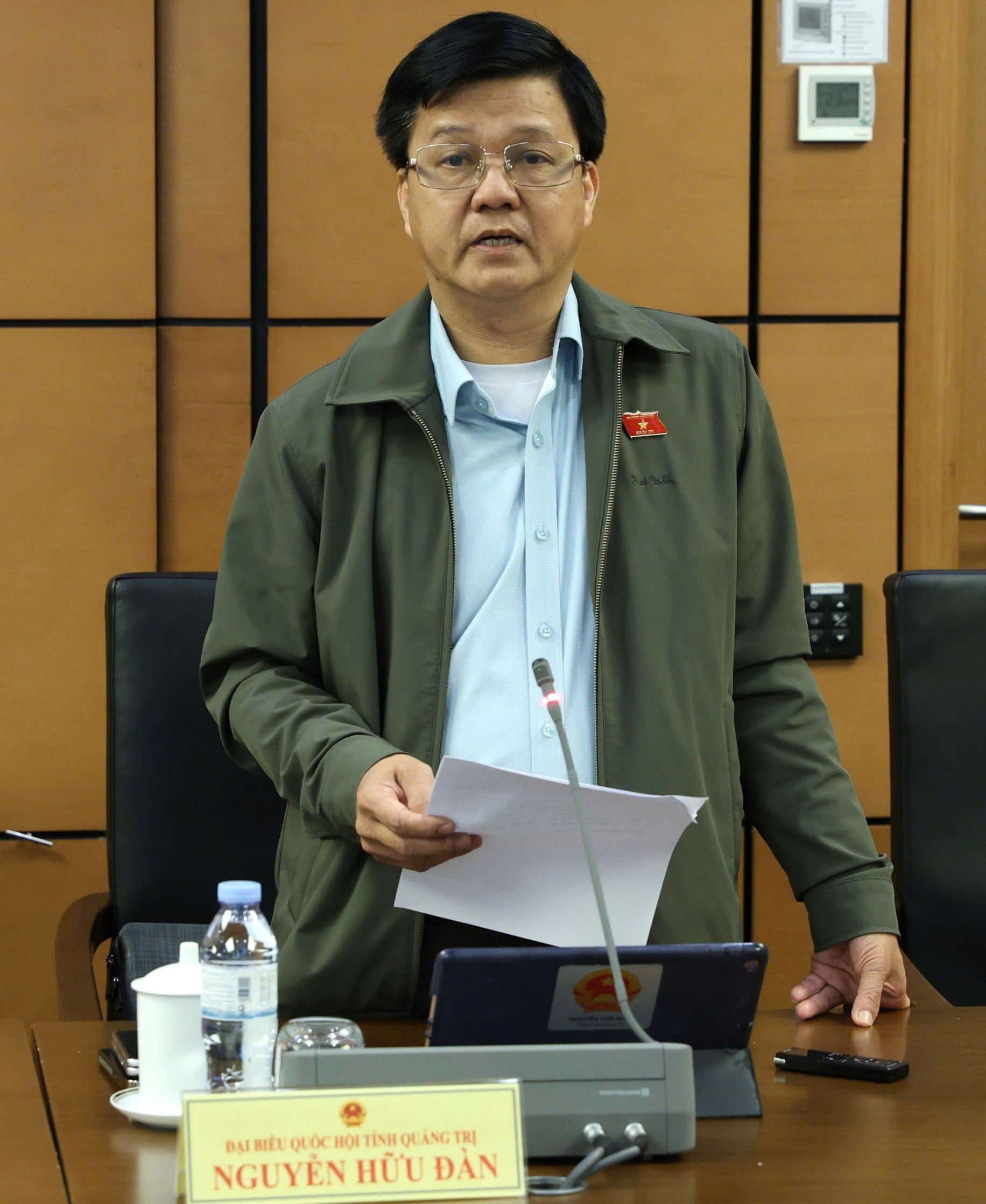 National Assembly Delegate Hoang Duc Thang chaired a group discussion session on policies on science, technology, innovation and national digital transformation activities.