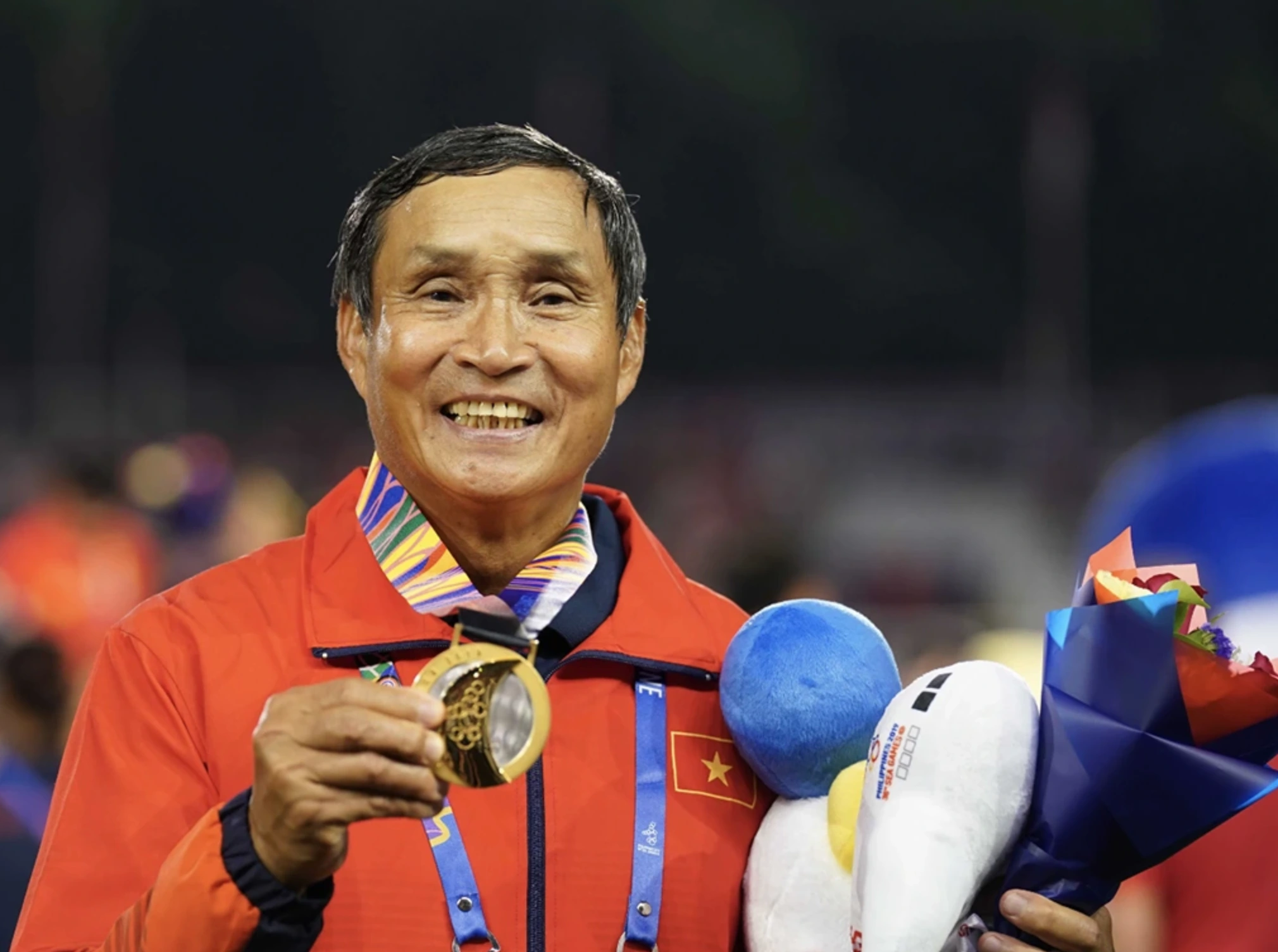 FIFA honors coach Mai Duc Chung with prestigious award