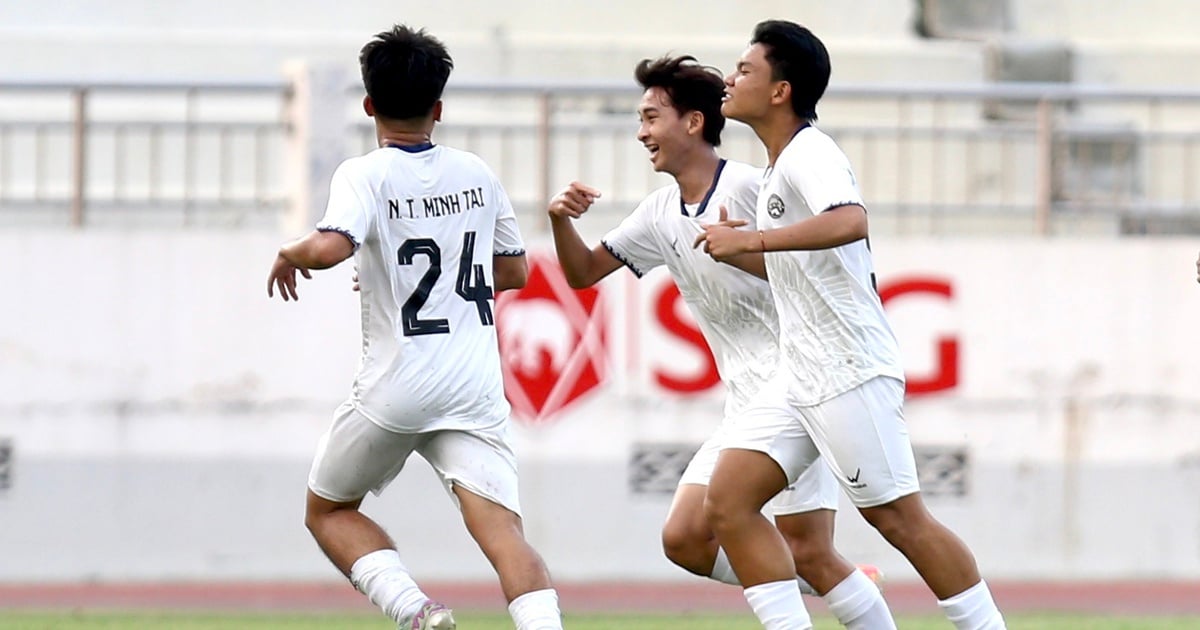 Quang Hai's son scored a goal as soon as he entered the field, helping his team win the opening match.