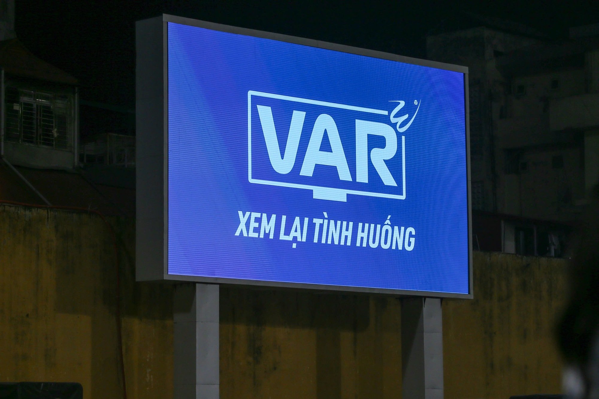 Hoàng Đức ‘tái ngộ’… VAR ở tình huống đặc biệt, chỉ tiếc không được đấu Công Phượng- Ảnh 3.