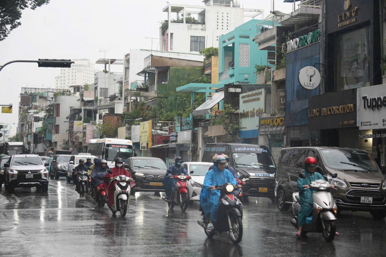 Thời tiết TP HCM hôm nay, 15-2: Ngày nắng gián đoạn, mưa rào vài nơi- Ảnh 1.