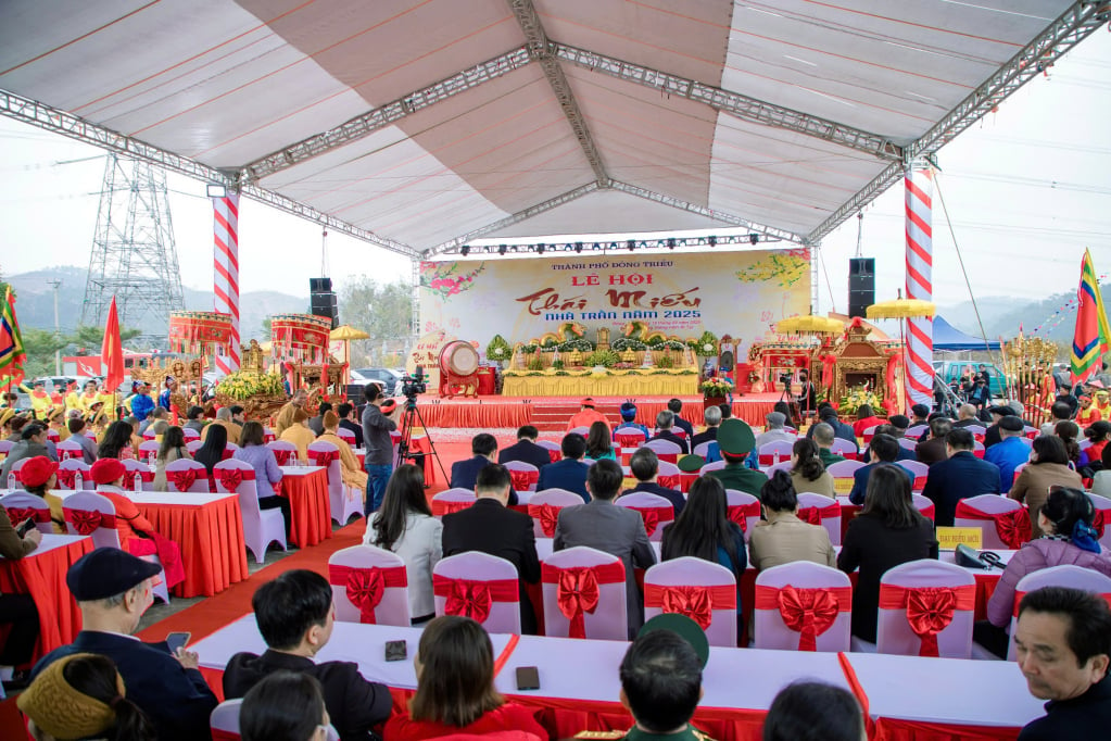 Panorama of Thai Mieu Festival opening ceremony.