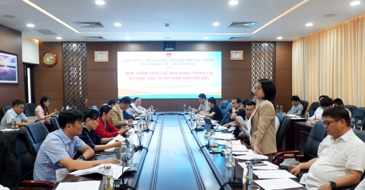 The Economic - Budget Committee reviewed the contents presented at the 22nd Session of the City People's Council.