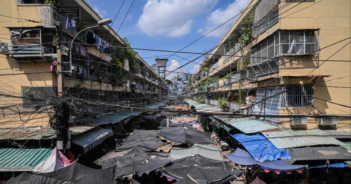 speed up construction progress of Ngo Gia Tu apartment building